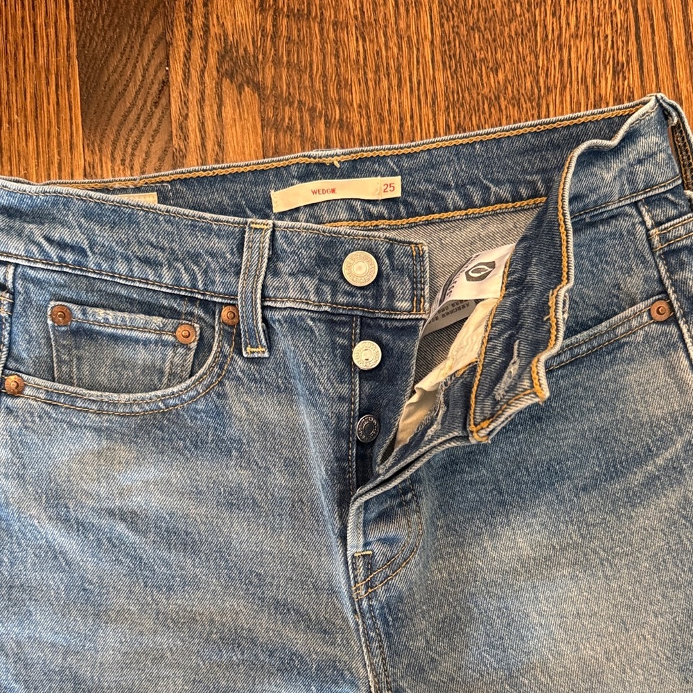 Levi's Light Blue Straight Leg Jeans - Picture 3 of 4